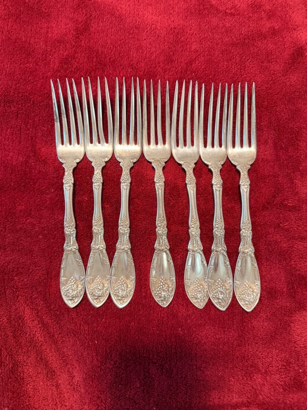VINTAGE SILVERPLATE ~ 1881 ROGERS ~ LA VIGNE 1908 ~ SET OF 7 DINNER FORKS